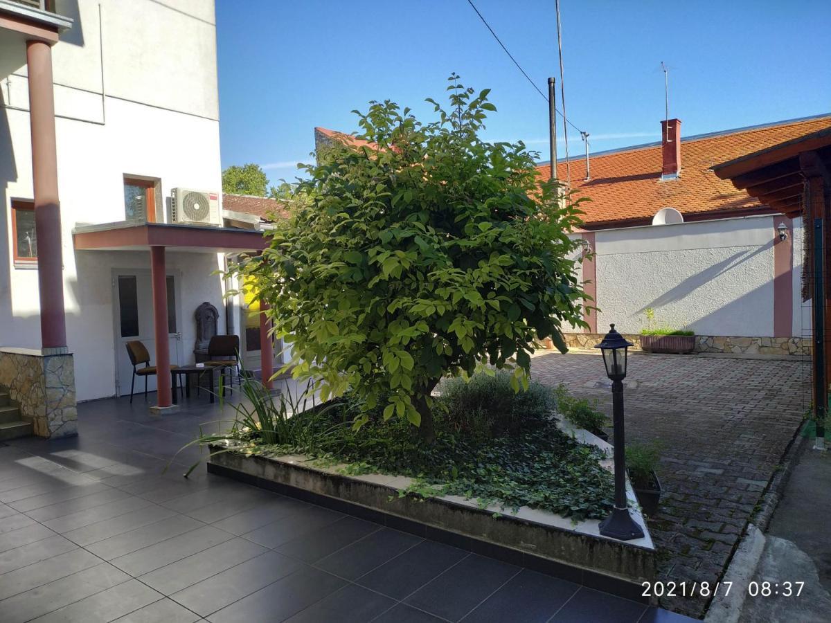 Tia * Osijek